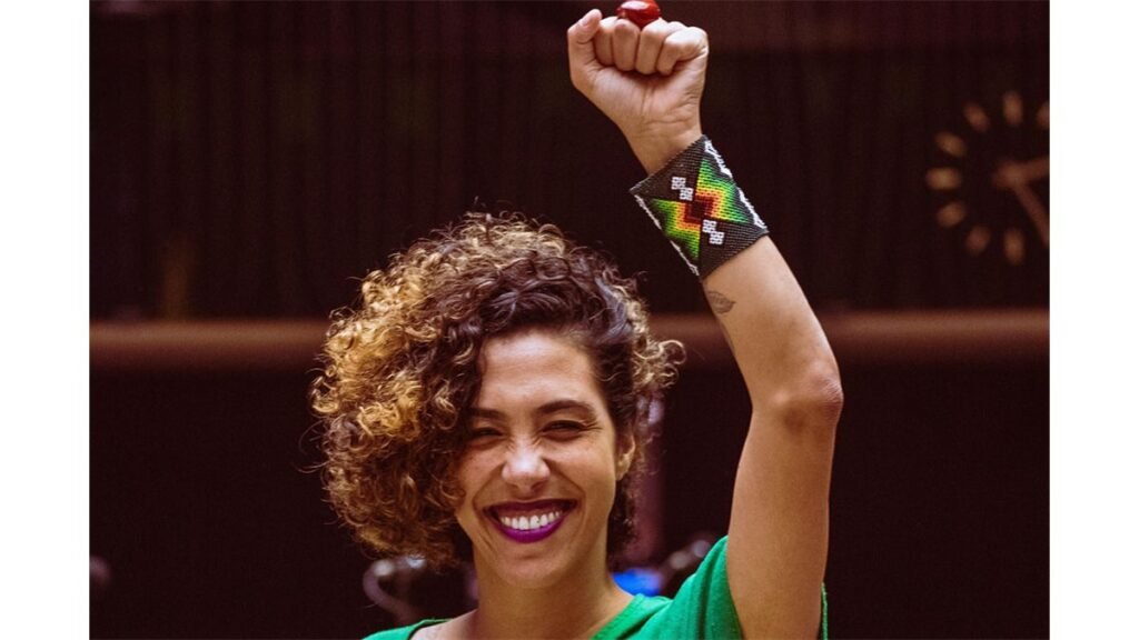 O voto de Carmen Lúcia e o peso histórico da palavra feminina no julgamento de Bolsonaro