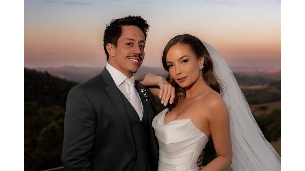 Renato Albani e Juliana Fructuozo realizam casamento luxuoso e reúnem famosos em festa inesquecível. Veja detalhes da cerimônia!