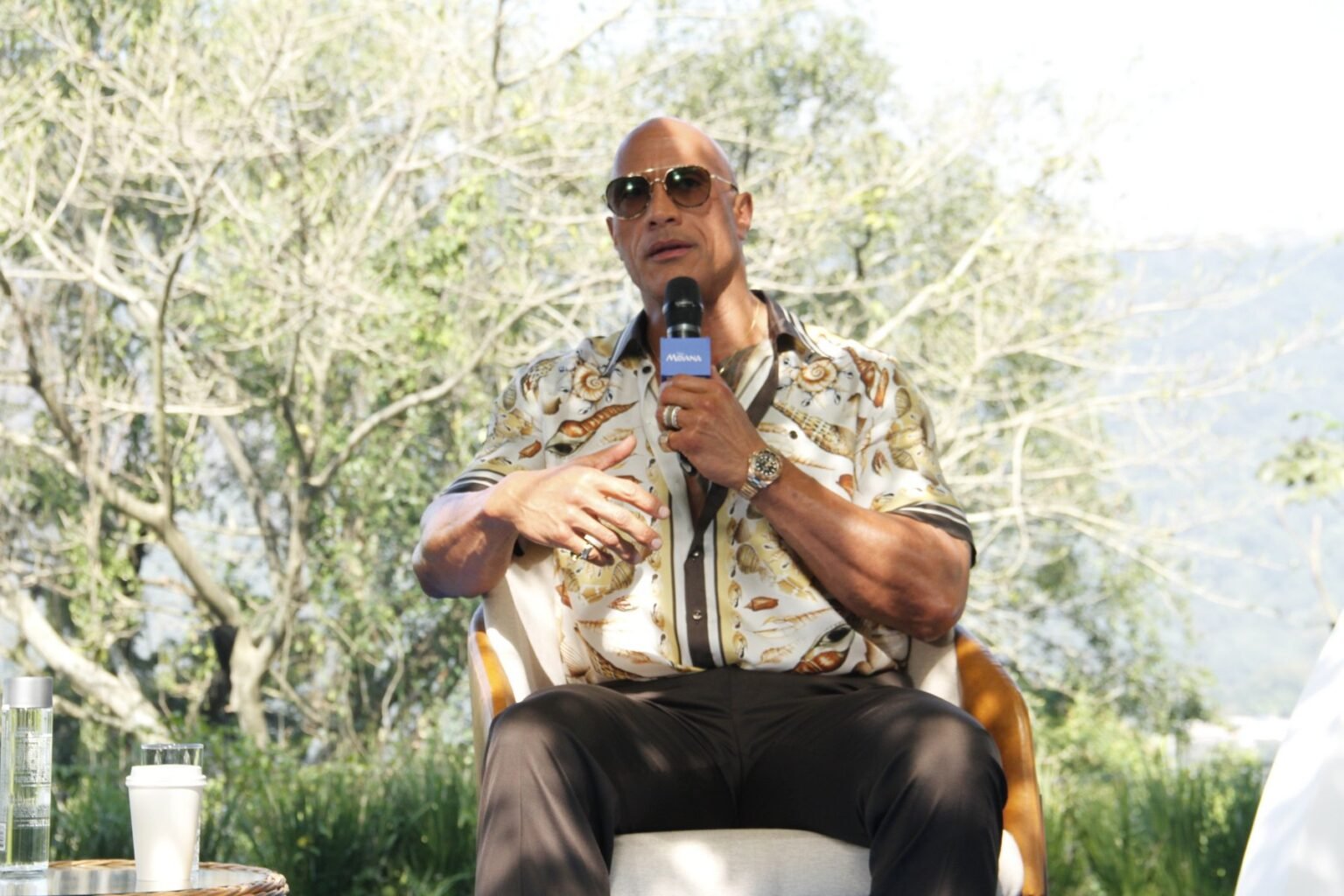 Dwayne Johnson movimenta o Rio de Janeiro durante lançamento de Moana e revela torcida pelo Brasil na Copa