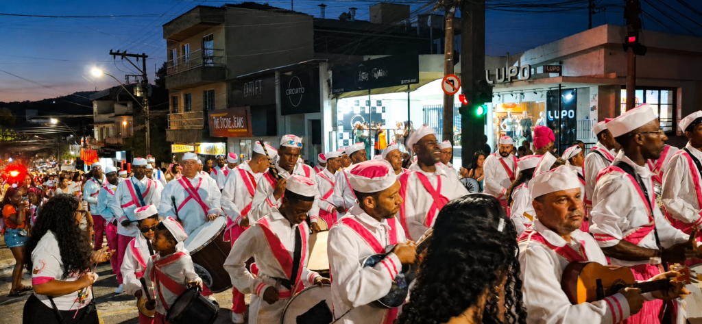 DO CAFÉ À COROA: A FORÇA DA HERANÇA ANCESTRAL E OS 110 ANOS DE DEVOÇÃO NA FESTA DE SÃO BENEDITO EM MACHADO (MG)
