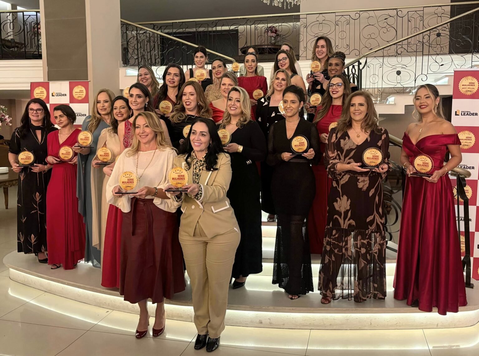 Mulheres nas Finanças III é lançado em São Paulo com sessão de autógrafos e premiação