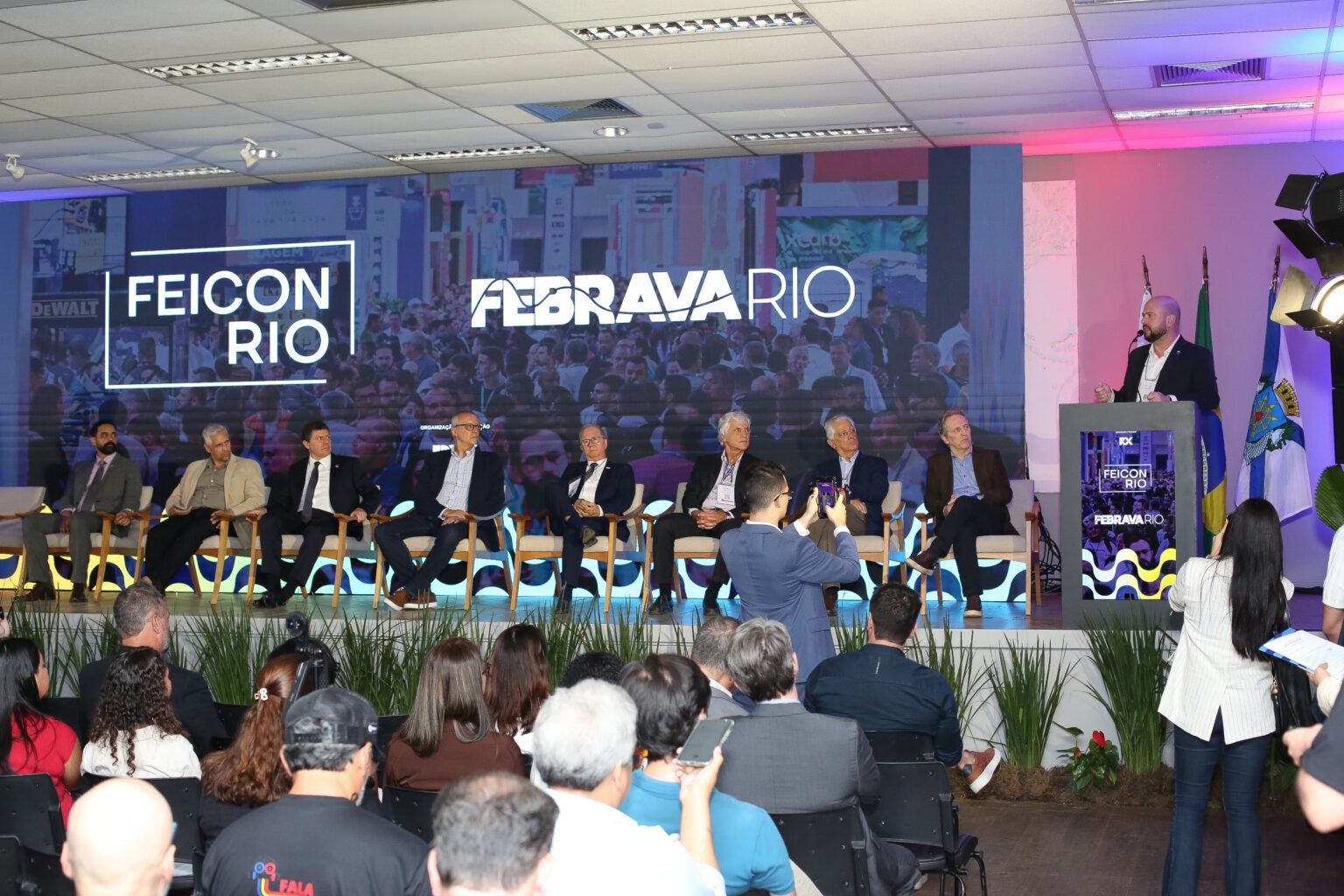 Feicon Rio e Febrava Rio: Primeiro dia de eventos com corredores lotados e expectativa alta em volume de negócios